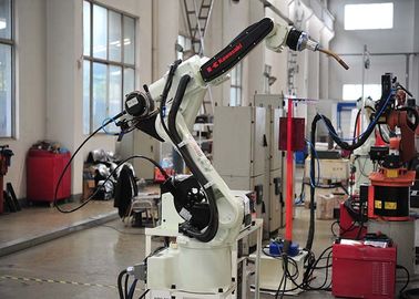 Sistemi di saldatura robotizzati per biciclette elettriche / cornice di motociclette Serie RWS Stazione di saldatura robotica con braccio robotico Kawasaki a 6 assi
