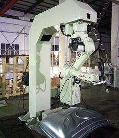 Asse robot di industriale 6 del sistema di taglio delle parti del corpo automobilistiche con la fonte di Plama