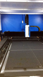 Tagliatrice del laser di CNC della fibra con la copertura FL-3015-3000W della Tabella di scambio di Auotomatic