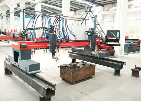 Tipo plasma automatico e macchina ossitaglio del cavalletto di CNC con le multi torce della striscia