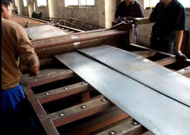 Acciaio dolce della laminazione a caldo idraulica che fende linea inizio della tagliatrice del trapezio dal foglio bianco