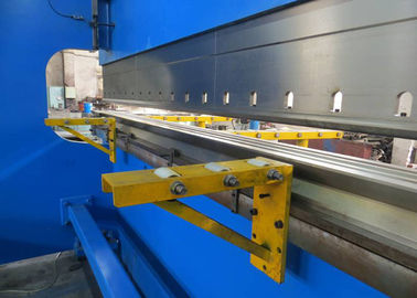 Un CNC di 320 T sincronizza l'inizio in tandem della macchina piegatubi del freno della stampa dal piatto del trapezio
